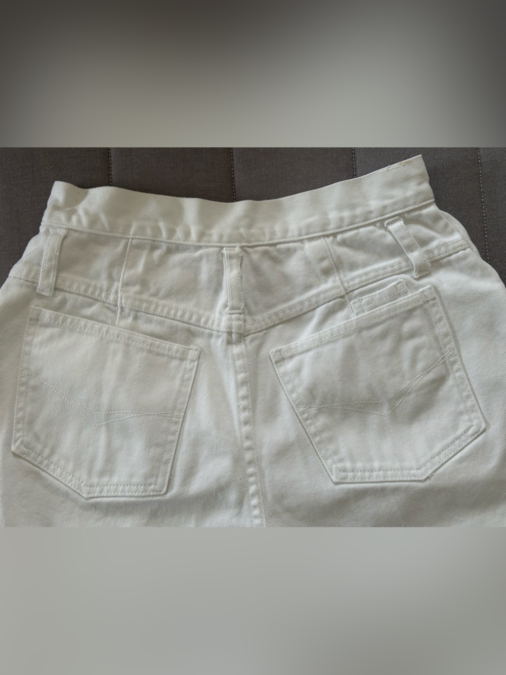 Vintage High-Rise White Denim Shorts for Women - Picture 3 of 12